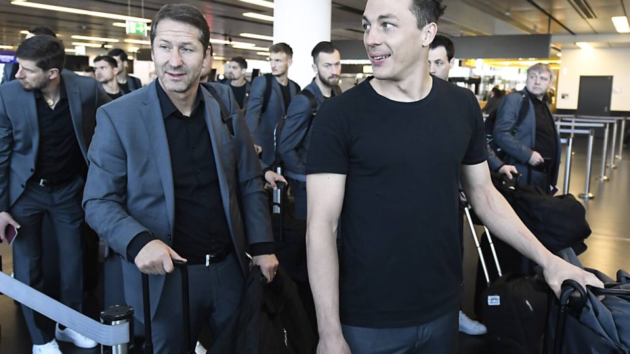 Foda und Baumgartlinger am Flughafen  Foda und Baumgartlinger am Flughafen