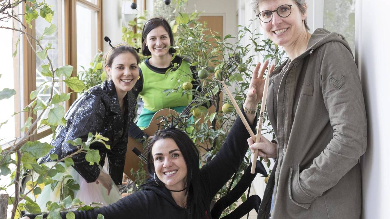 Die Hollerstauden mit Dirigentin Elisabeth Fuchs 