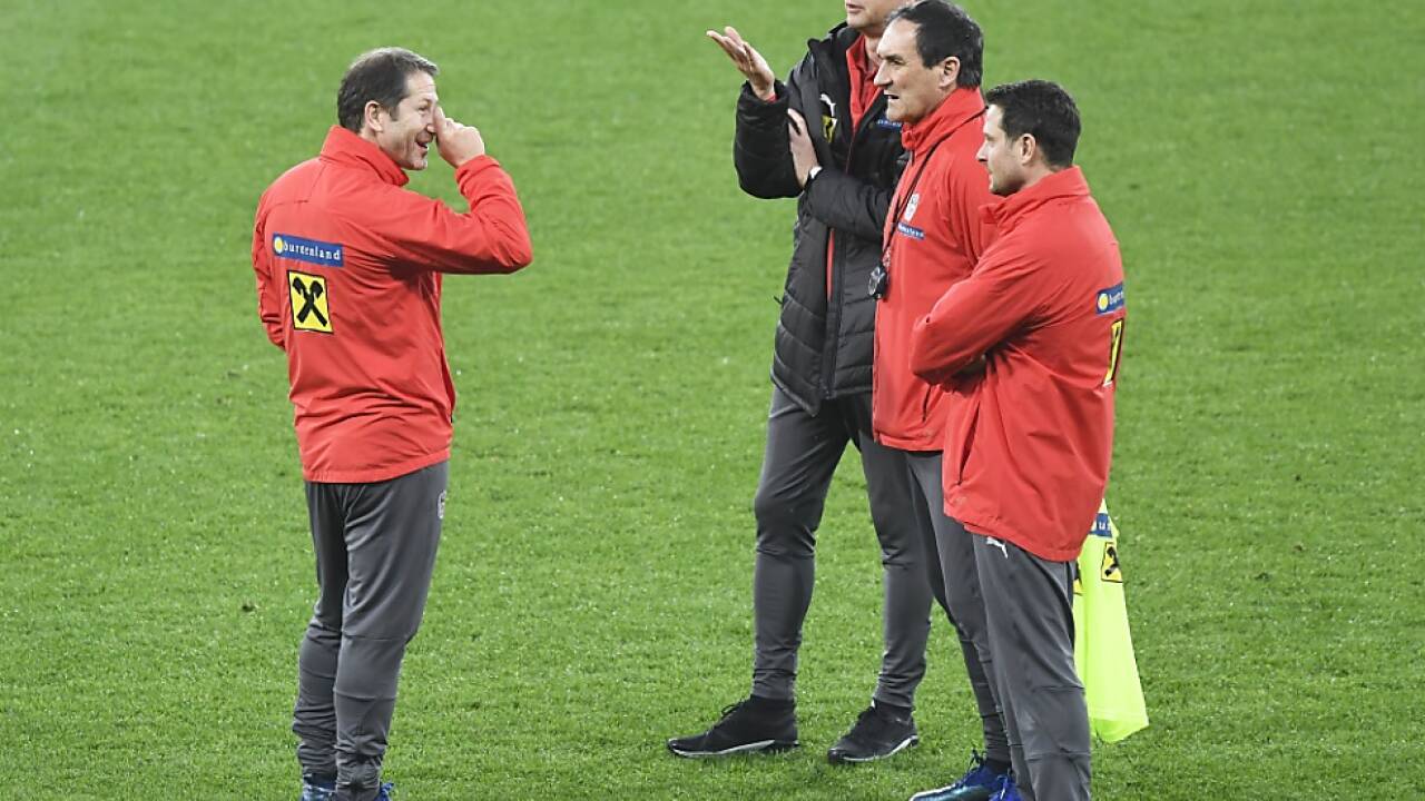 Foda mit seinem Trainerteam beim Abschlusstraining  Foda mit seinem Trainerteam beim Abschlusstraining