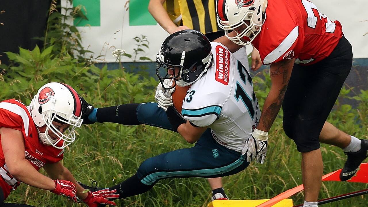 Die Zweier der Salzburg Bulls und die BSK Ravens mussten sich bei ihrem ersten Saisonauftritt geschlagen geben.  Die Zweier der Salzburg Bulls und die BSK Ravens mussten sich bei ihrem ersten Saisonauftritt geschlagen geben.