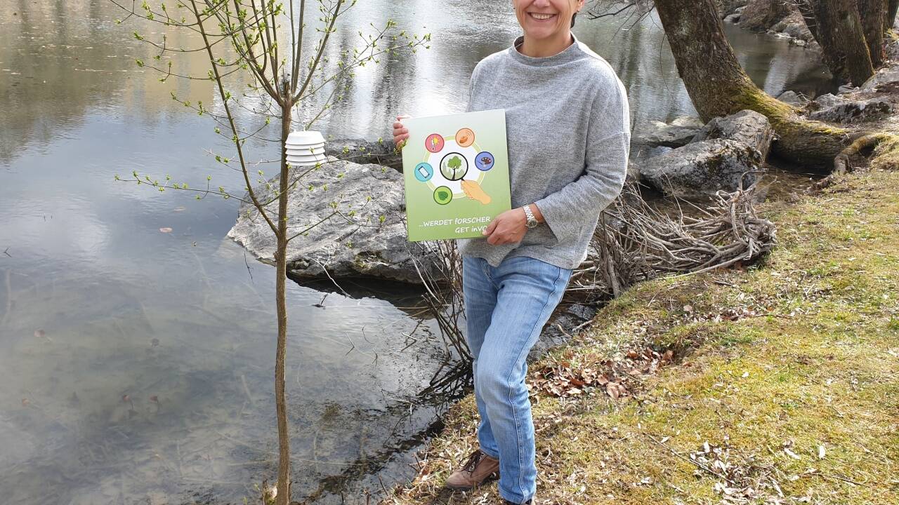 Angela Hof hat weiße Sensoren in den Bäumen angebracht. Angela Hof hat weiße Sensoren in den Bäumen angebracht.