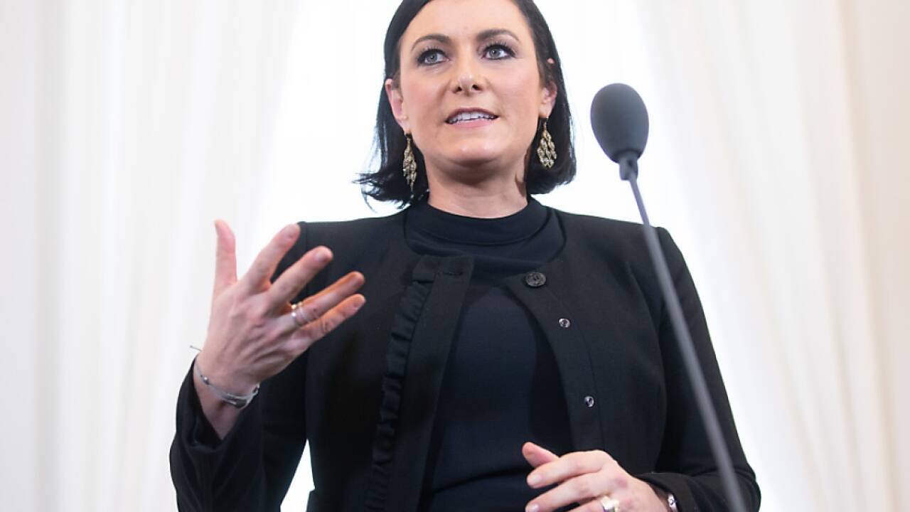 Energieministerin Köstinger setzt auf dezentrale Energiewende 