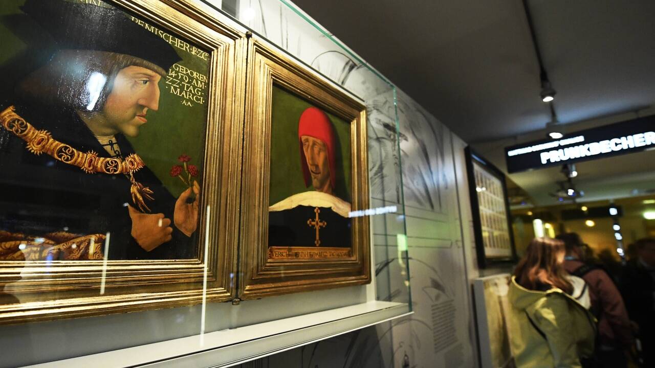 NÖ Landesausstellung 2019 mit dem Titel „Welt in Bewegung!„, Gemälde von „Kaiser Maximilian I. als Lebender und Toter'.  