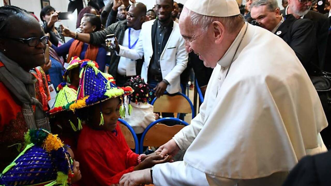 Papst Franziskus traf Flüchtlinge in Caritas-Zentrum in Rabat 