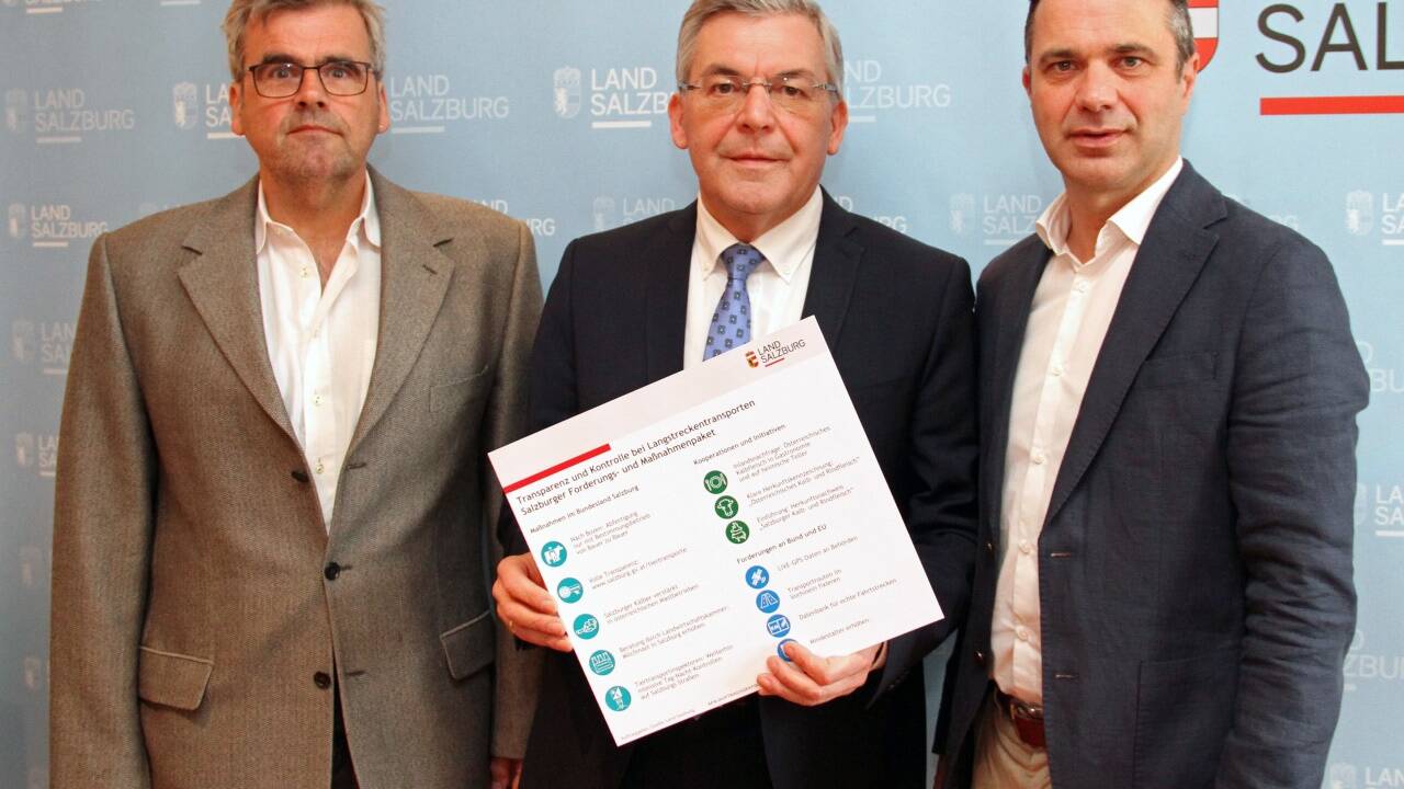 Tiertransport-Inspektor Manfred Pledl, Landesrat Josef Schwaiger und Landwirtschaftskammer-Präsident Rupert Quehenberger.<br> 