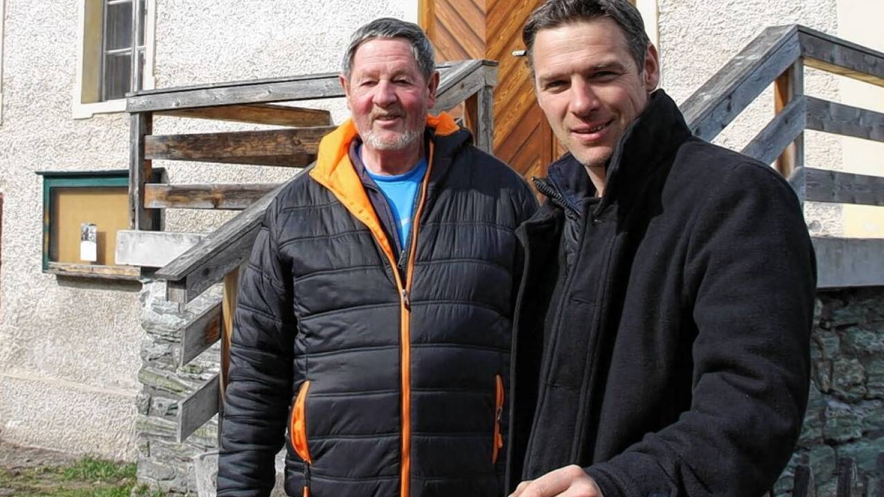 Mesner Karl Granegger (links) und Bürgermeister Peter Loitfellner.  