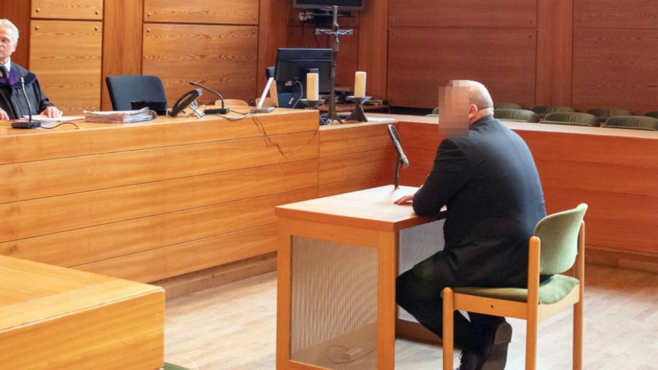 Der geständige Polizist kam mit einer Geldstrafe davon.  