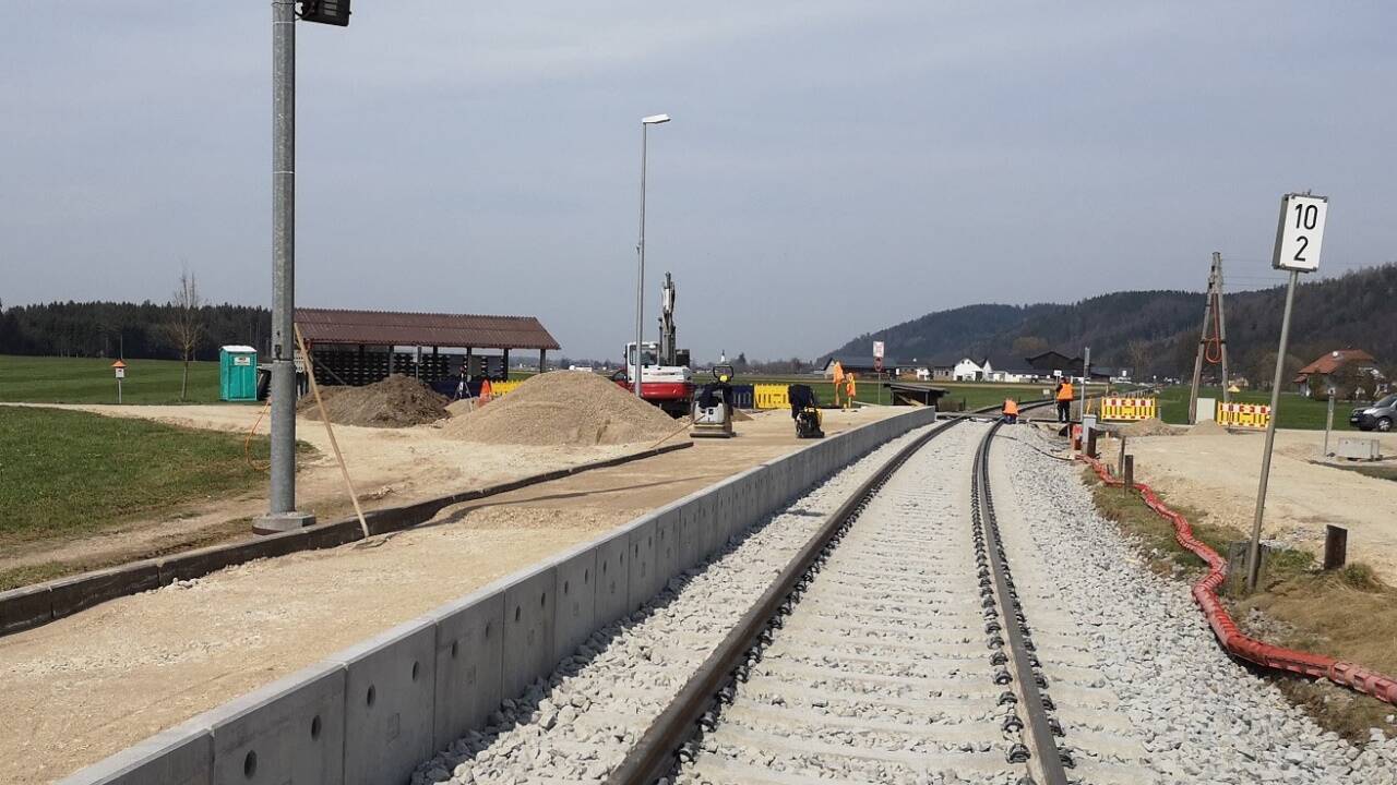 Teile des Bahnsteigs und Gleise auf einer Länge von 65 Metern mussten erneuert werden. 