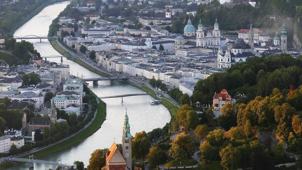 Von 11. bis 18. Mai findet das Internationale Ballonmeeting Salzburg statt. Als gewerblicher Unternehmer für Ballonfahren bietet Veranstalter und Pilot Michael Reinold das ganze Jahr über Fahrten über Salzburg an. Hier sehen Sie einige Aufnahmen.  
