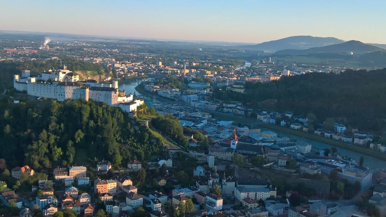 Von 11. bis 18. Mai findet das Internationale Ballonmeeting Salzburg statt. Als gewerblicher Unternehmer für Ballonfahren bietet Veranstalter und Pilot Michael Reinold das ganze Jahr über Fahrten über Salzburg an. Hier sehen Sie einige Aufnahmen.  