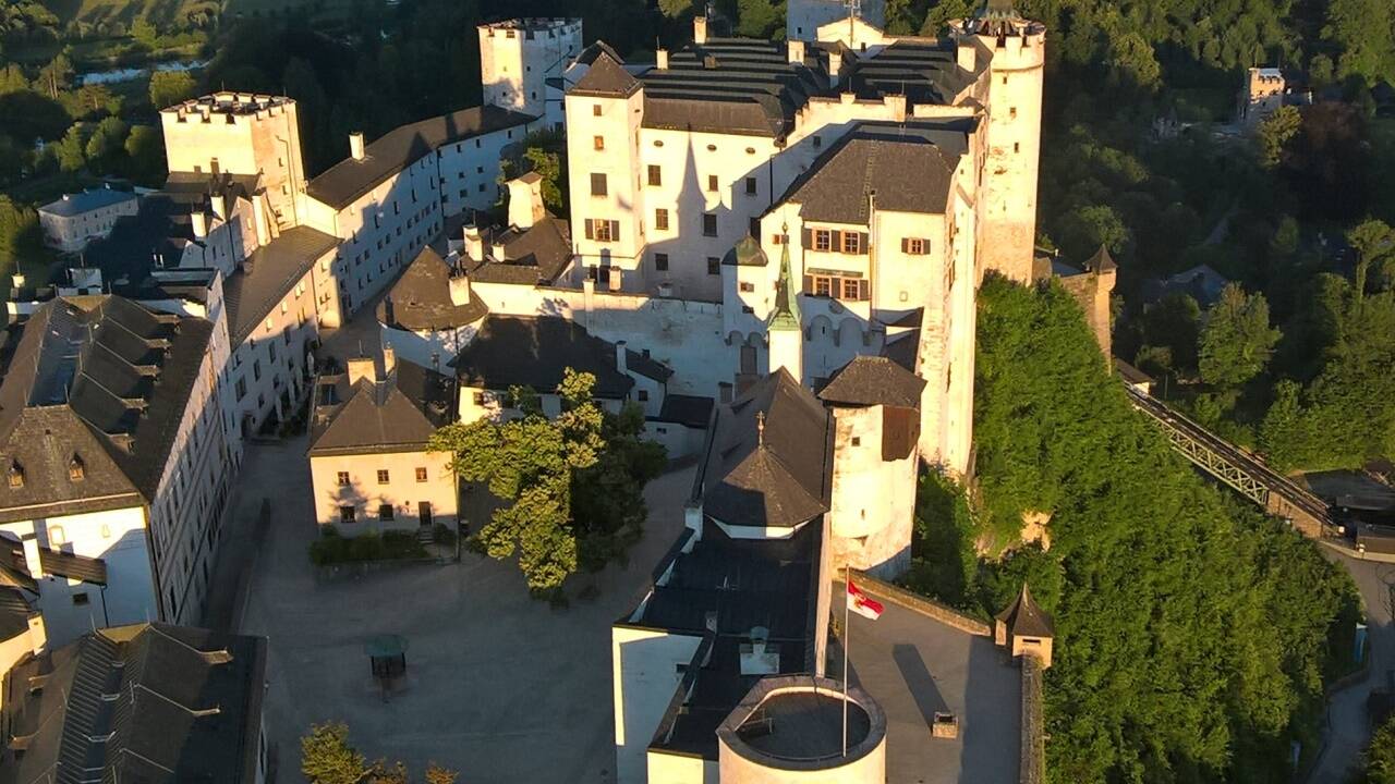 Von 11. bis 18. Mai findet das Internationale Ballonmeeting Salzburg statt. Als gewerblicher Unternehmer für Ballonfahren bietet Veranstalter und Pilot Michael Reinold das ganze Jahr über Fahrten über Salzburg an. Hier sehen Sie einige Aufnahmen.  