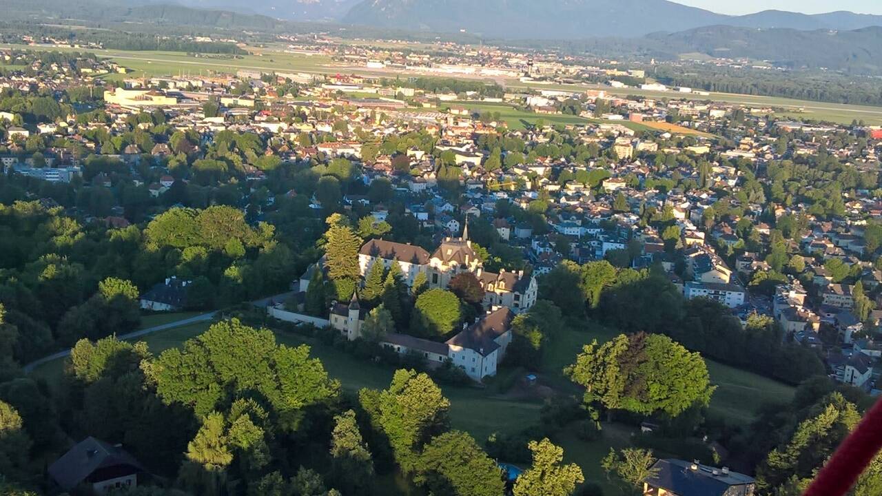 Von 11. bis 18. Mai findet das Internationale Ballonmeeting Salzburg statt. Als gewerblicher Unternehmer für Ballonfahren bietet Veranstalter und Pilot Michael Reinold das ganze Jahr über Fahrten über Salzburg an. Hier sehen Sie einige Aufnahmen.  