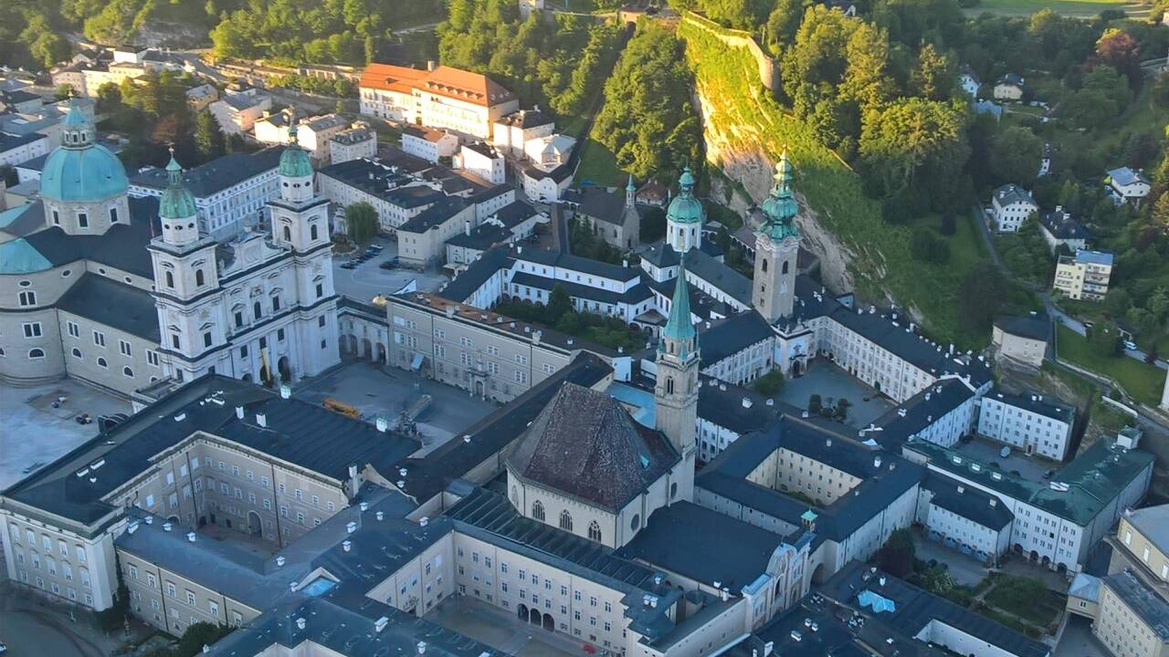 Von 11. bis 18. Mai findet das Internationale Ballonmeeting Salzburg statt. Als gewerblicher Unternehmer für Ballonfahren bietet Veranstalter und Pilot Michael Reinold das ganze Jahr über Fahrten über Salzburg an. Hier sehen Sie einige Aufnahmen.  