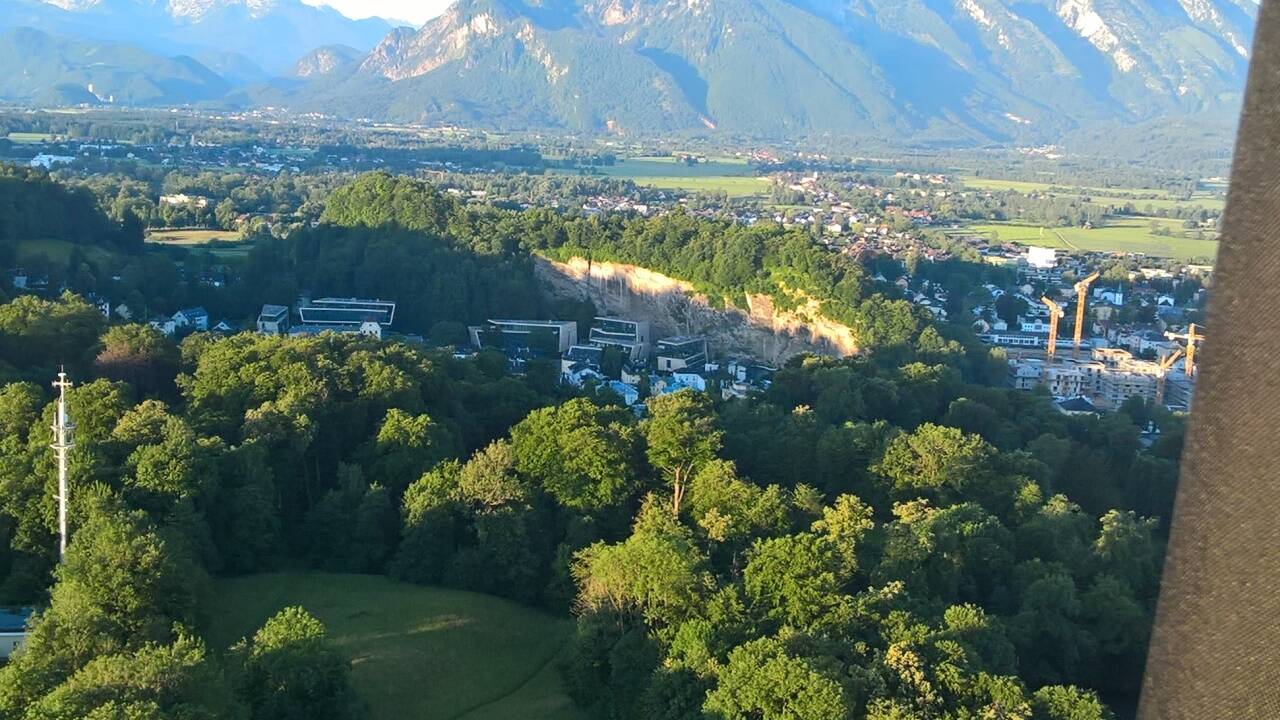 Von 11. bis 18. Mai findet das Internationale Ballonmeeting Salzburg statt. Als gewerblicher Unternehmer für Ballonfahren bietet Veranstalter und Pilot Michael Reinold das ganze Jahr über Fahrten über Salzburg an. Hier sehen Sie einige Aufnahmen.  