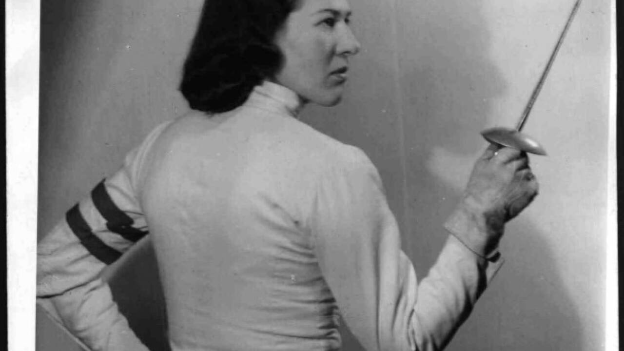 1949: Die Österreicherin Ellen Müller-Preis wird in Tokio Weltmeisterin im Florettfechten der Damen. 1949: Die Österreicherin Ellen Müller-Preis wird in Tokio Weltmeisterin im Florettfechten der Damen.