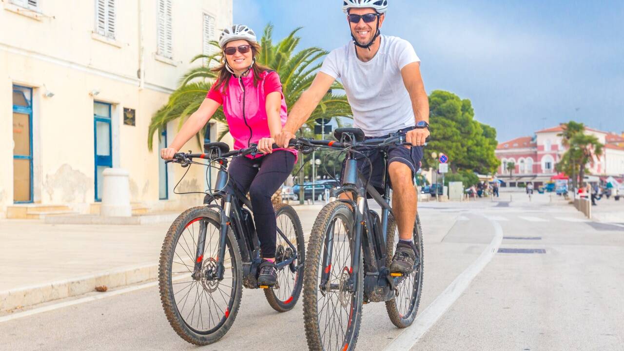 Wer mit E-Bikes und Pedelecs in der EU unterwegs ist, sollte die länderspezifischen Vorschriften und Gesetze kennen.  