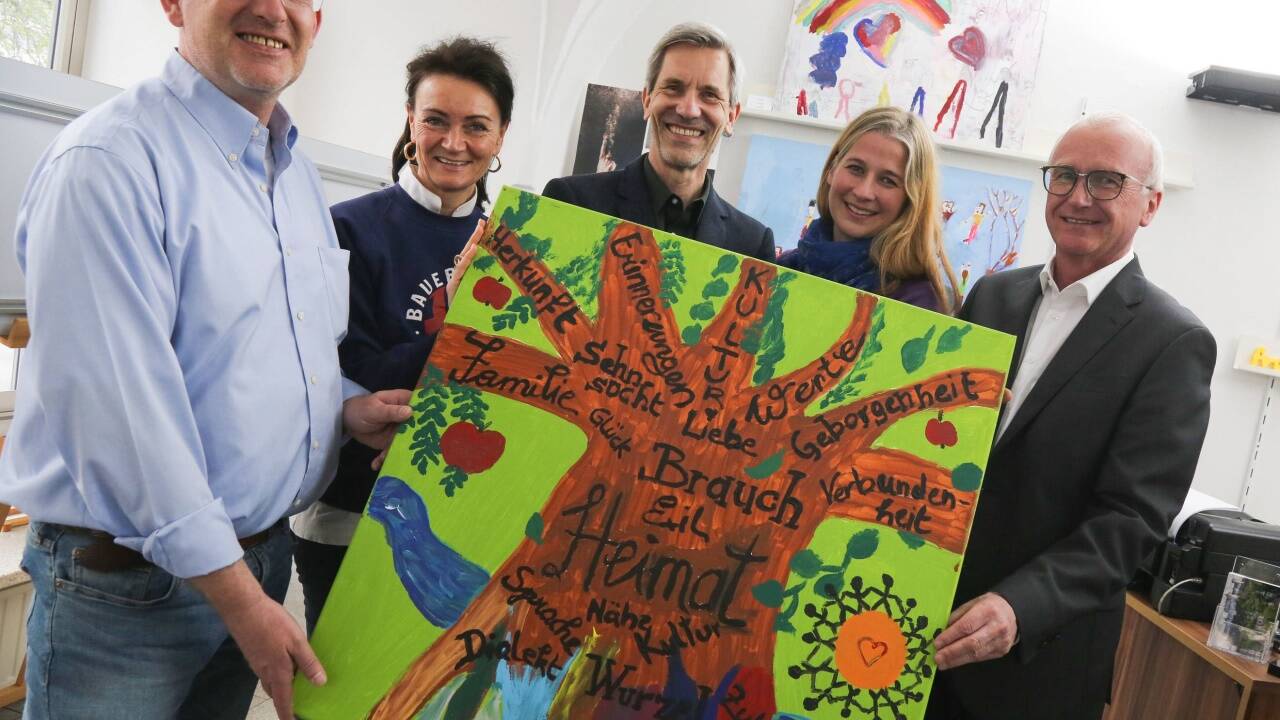 Robert Strasser (STROB Galerie), Susi Seitlinger (Bauern helfen Bauern), Regisseur Peter Arp, Susanne Kerschbaumer (Diakonie Flüchtlingsdienst), Johannes Dines (Caritas-Direktor) 