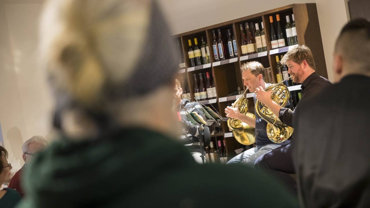 Julius Rönnebeck spielte mit dem Dresdner Hornquartett im Gustibus 