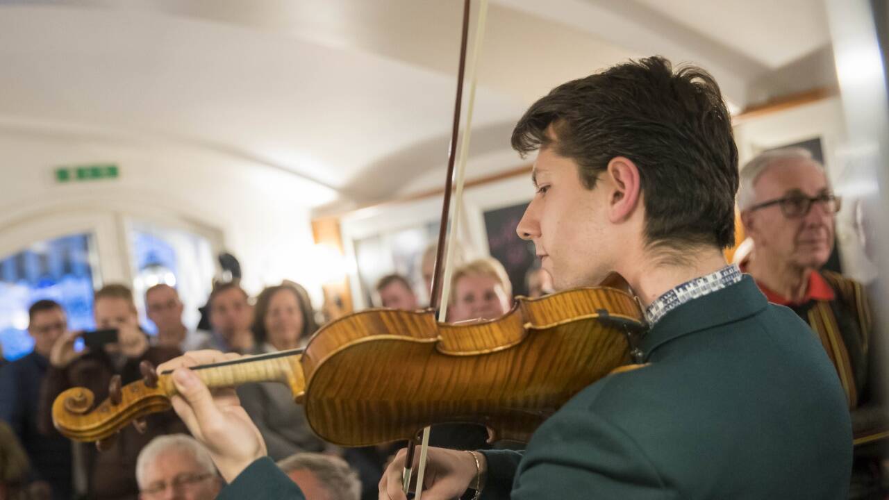 Transsylvanischer Teufelsgeiger Robert Kusnyer in der Reblaus 