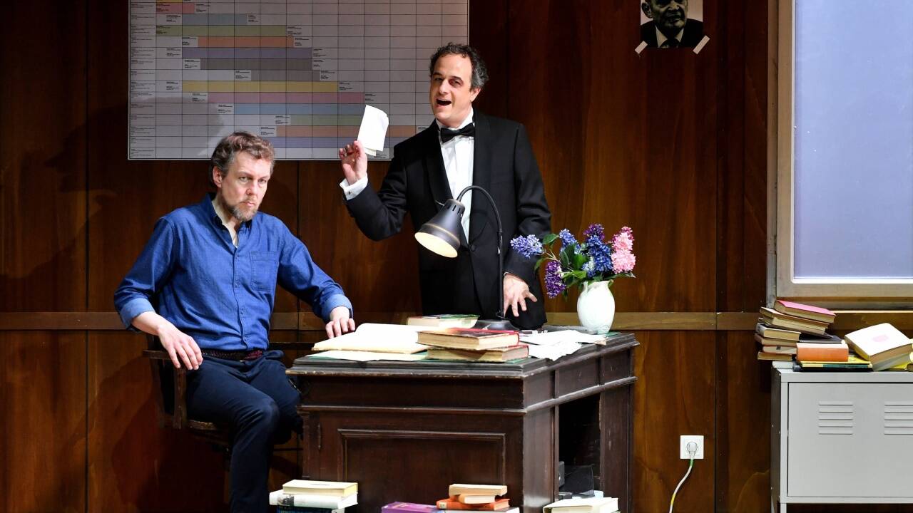 Georg Zeppenfeld als Hans Sachs, Adrian Eröd als Beckmesser. Georg Zeppenfeld als Hans Sachs, Adrian Eröd als Beckmesser.