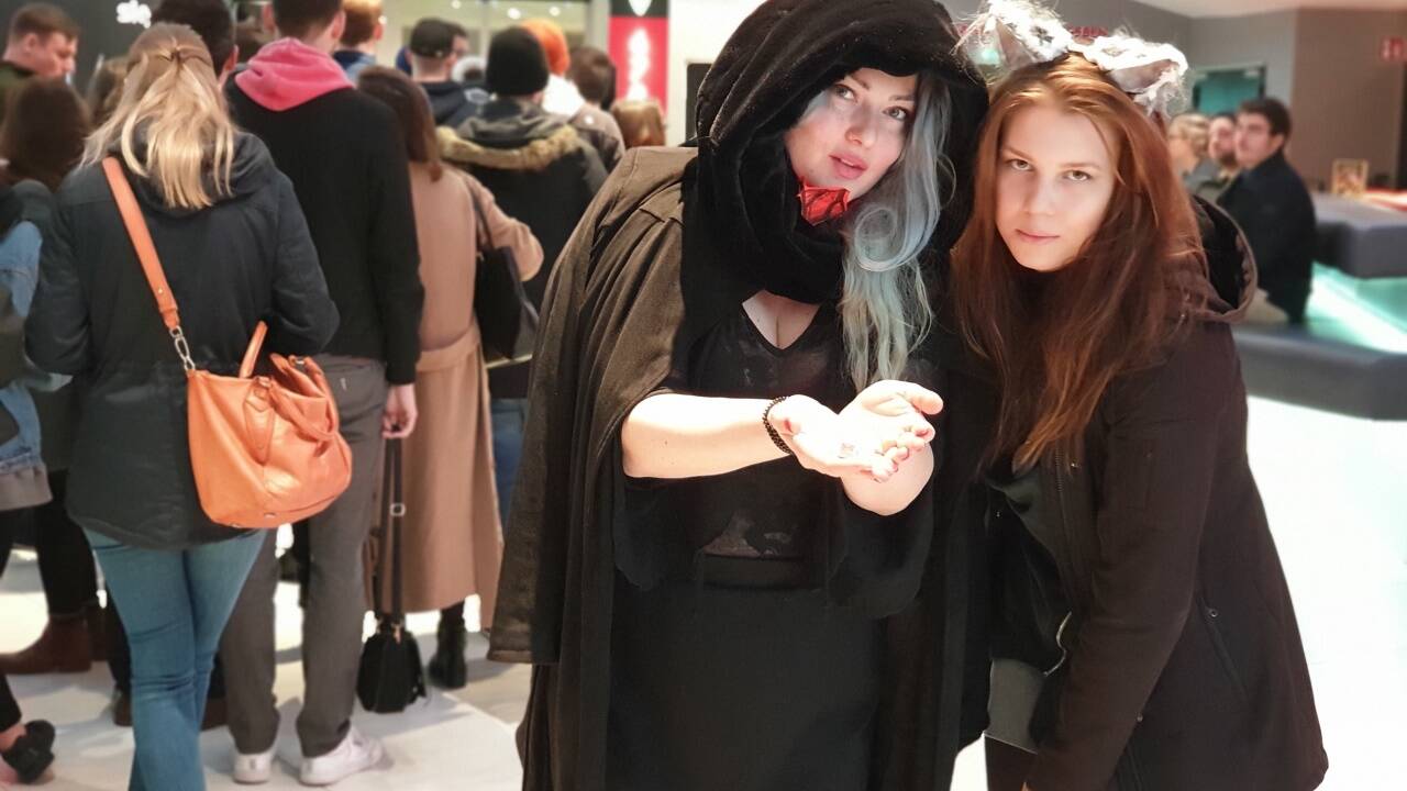 Marika Zwidl und Theresia Fassbinder standen früh auf, um die erste Folge der achten Staffel „Game of Thrones“ zu sehen.  