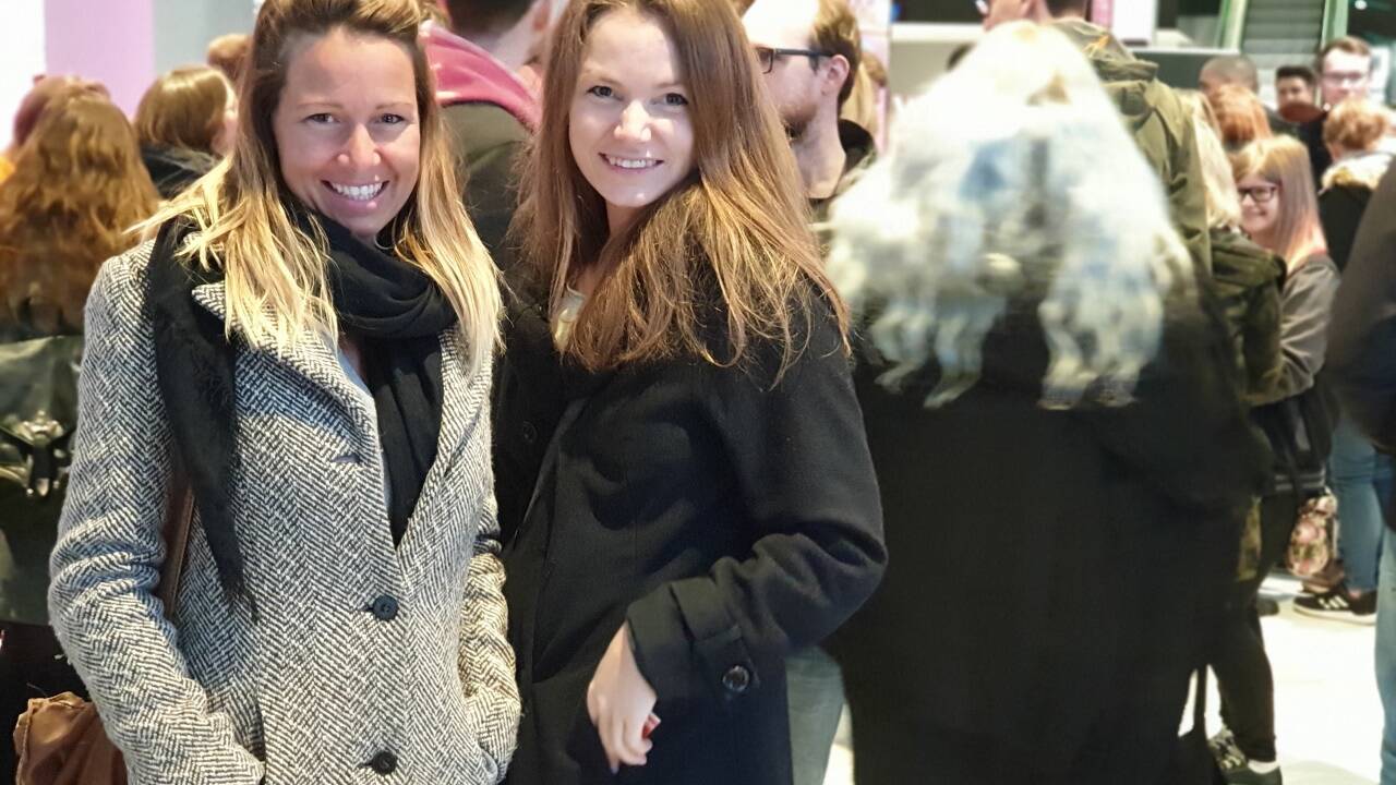 Lilli Arias und Heidi Brunauer schauen die Serie normalerweise auf der Couch. Das Kino ist da eine willkommene Alternative. 