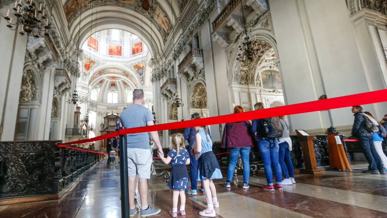 Der Dom zu Salzburg: Vor allem im Sommer kommen viele Touristen.  