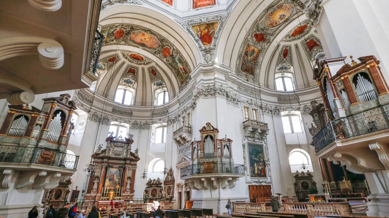 Der Dom zu Salzburg: Vor allem im Sommer kommen viele Touristen.  