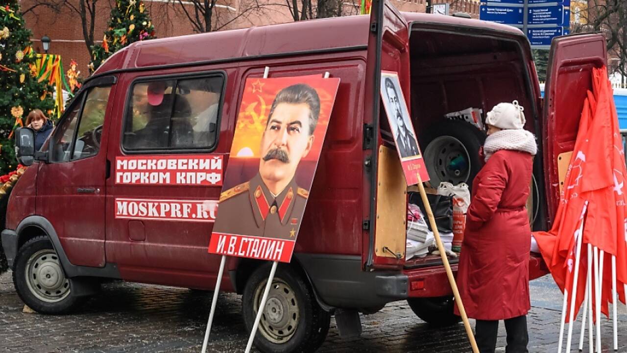 Der Stalin-Kult lebt mehr und mehr auf  Der Stalin-Kult lebt mehr und mehr auf