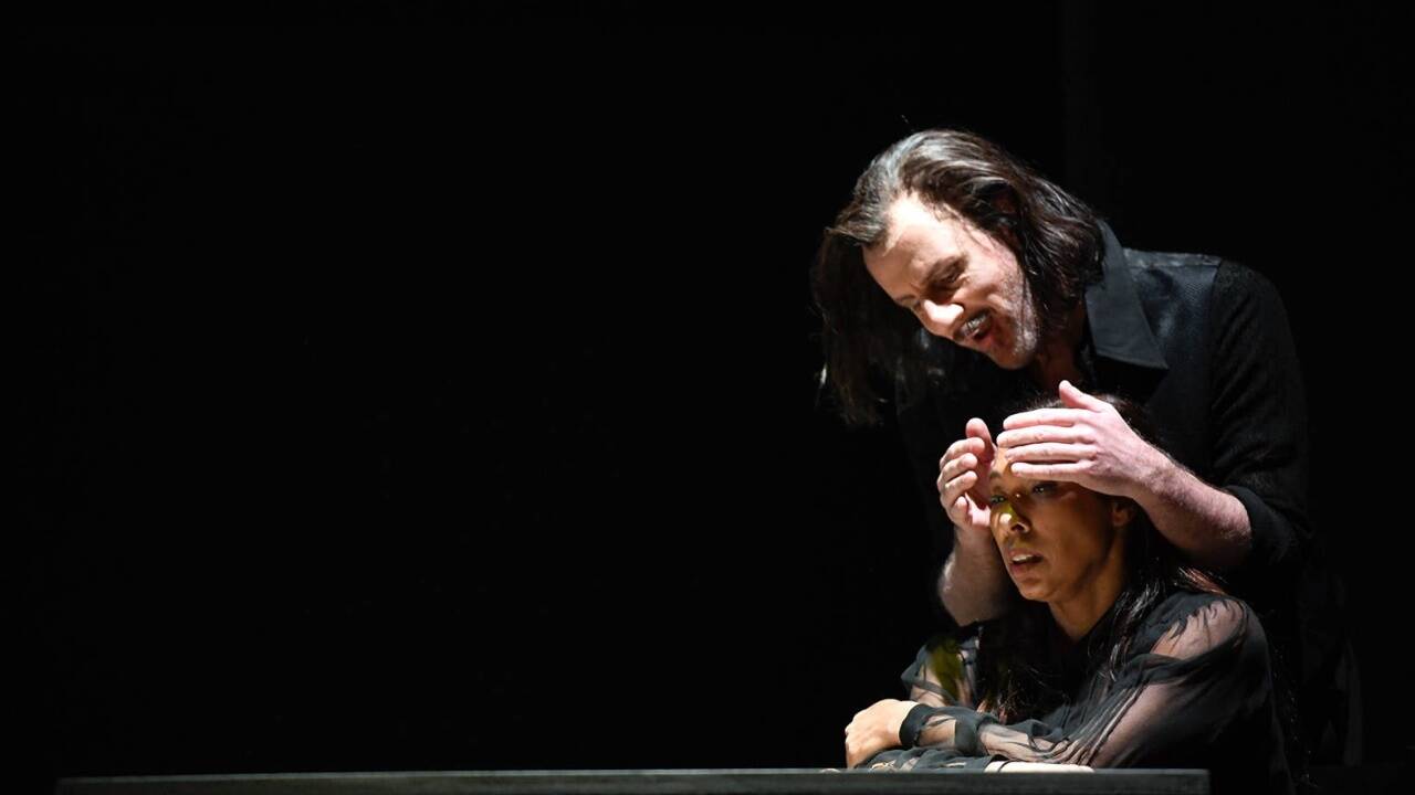 Otto Katzameier als Laurent, Marisol Montalvo als Thérèse. 