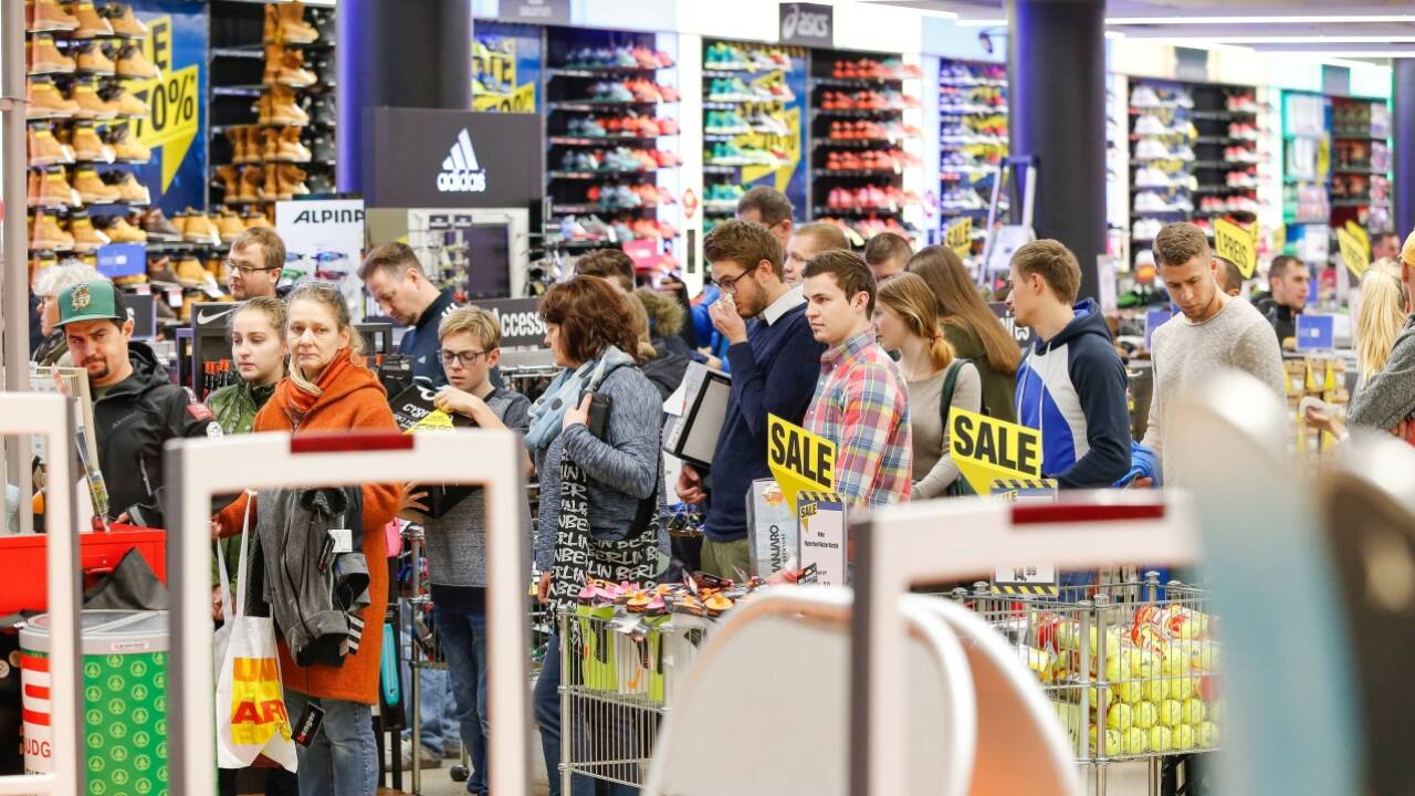 Der Schein trügt: Shoppingcenter (hier der Europark in Salzburg) sind gegen Onlinehandel und Innenstadtlagen massiv gefordert. Der Schein trügt: Shoppingcenter (hier der Europark in Salzburg) sind gegen Onlinehandel und Innenstadtlagen massiv gefordert.