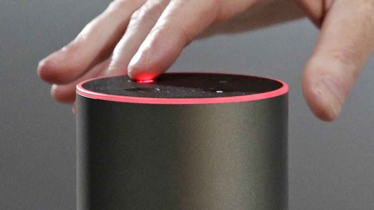 Den Amazon Echo kann man immerhin noch auf taub stellen. Bei Smartphones ist das ungleich schwerer. 