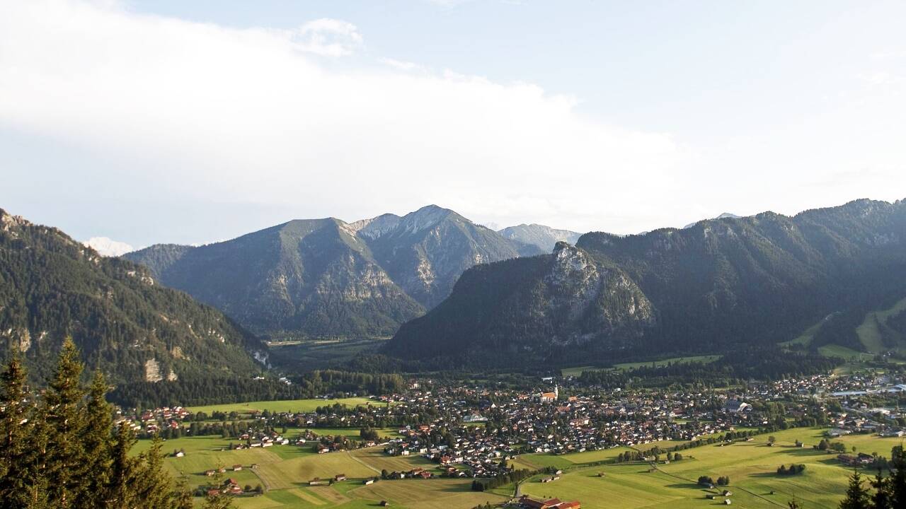 Die Ammergauer Alpen: ein herrlicher Rahmen für Ausflüge ins Umland.   Die Ammergauer Alpen: ein herrlicher Rahmen für Ausflüge ins Umland.