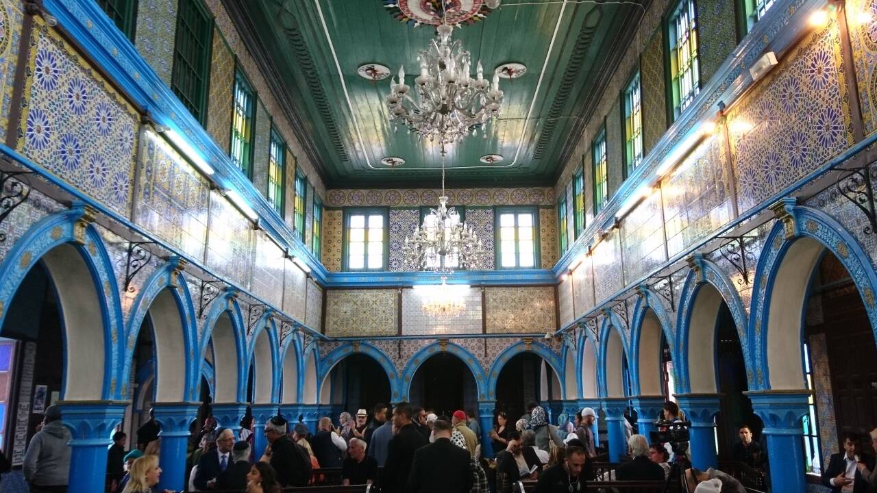 Die historische Synagoge el Ghriba füllt sich mit Pilgern aus aller Welt.   Die historische Synagoge el Ghriba füllt sich mit Pilgern aus aller Welt.