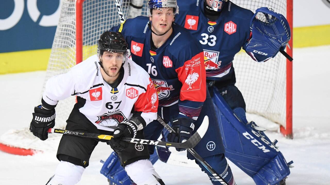 Konstantin Komarek (vorn) feierte mit den Salzburger Red Bulls große Erfolge, scheiterte aber in der Champions Hockey mit Malmö an den Münchner Bullen. 