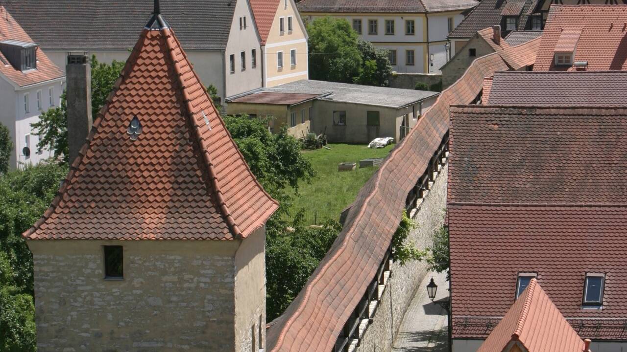 Dicke Mauern rund um ein mittelalterliches Bauensemble: Berching.  Dicke Mauern rund um ein mittelalterliches Bauensemble: Berching.