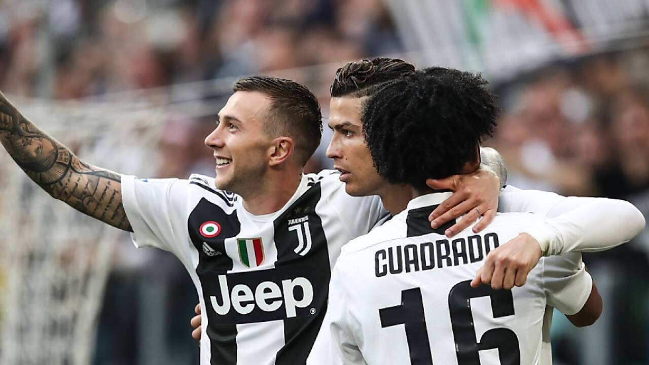 Nach einem Eigentor von Fiorentina sind Ronaldo und Co. in Feierlaune  Nach einem Eigentor von Fiorentina sind Ronaldo und Co. in Feierlaune