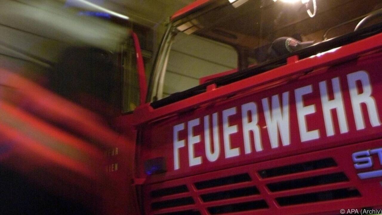 Feuerwehr war mit sechs Einsatzfahrzeugen am Brandort.  