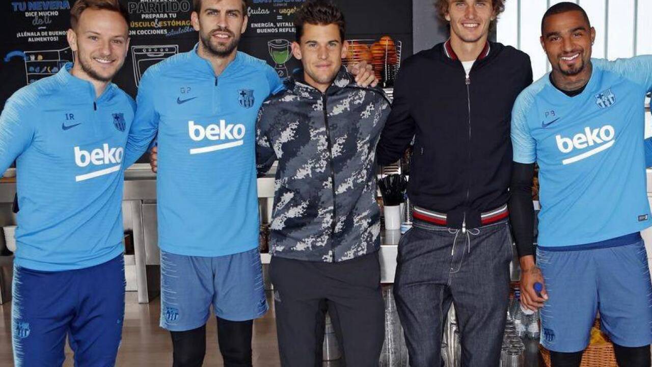 Ivan Rakitic, Gerard Piqué und Kevin-Prince Boateng luden Dominic Thiem und Alexander Zverev zum Training. 