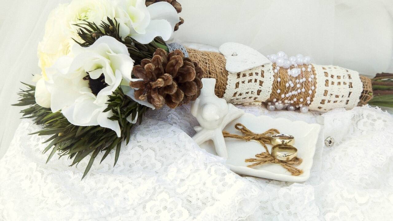 Wichtiges Detail einer Hochzeit: der Brautstrauss. 