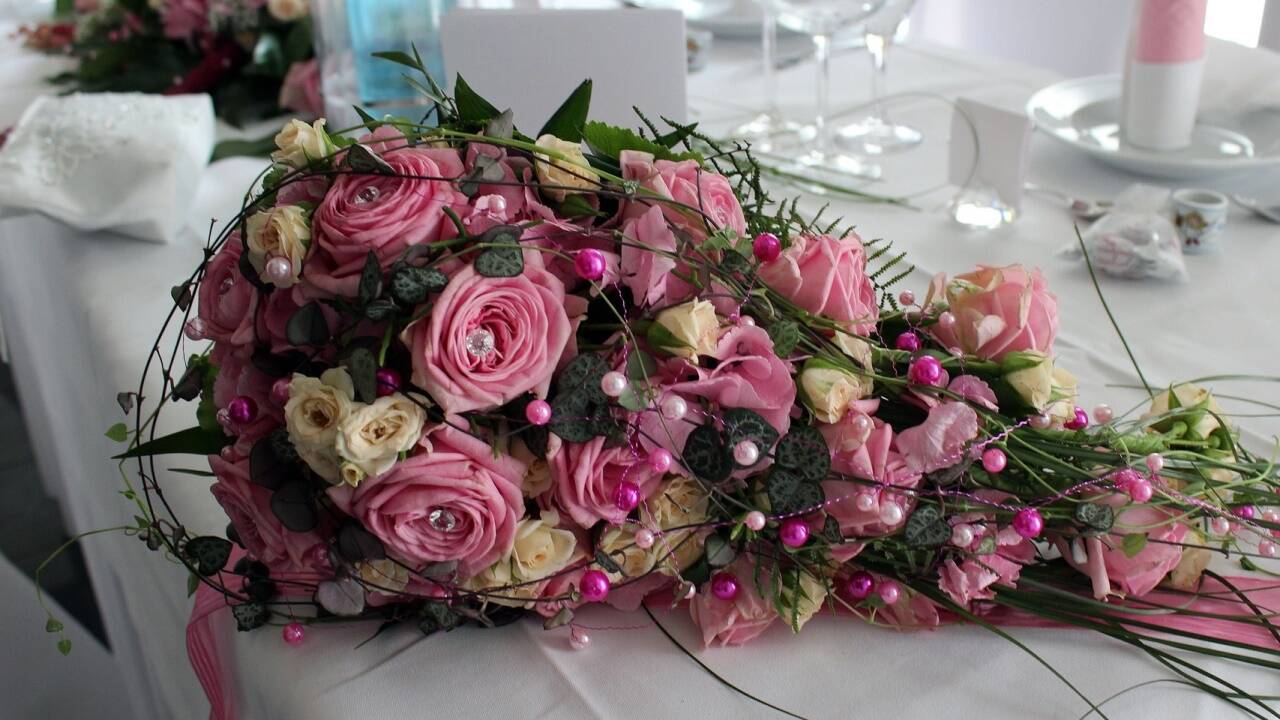Wichtiges Detail einer Hochzeit: der Brautstrauss. 
