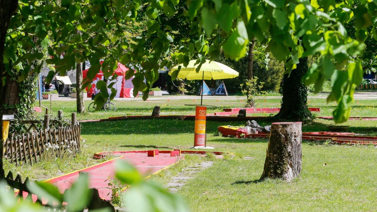 Der Minigolfplatz wird erneuert. 