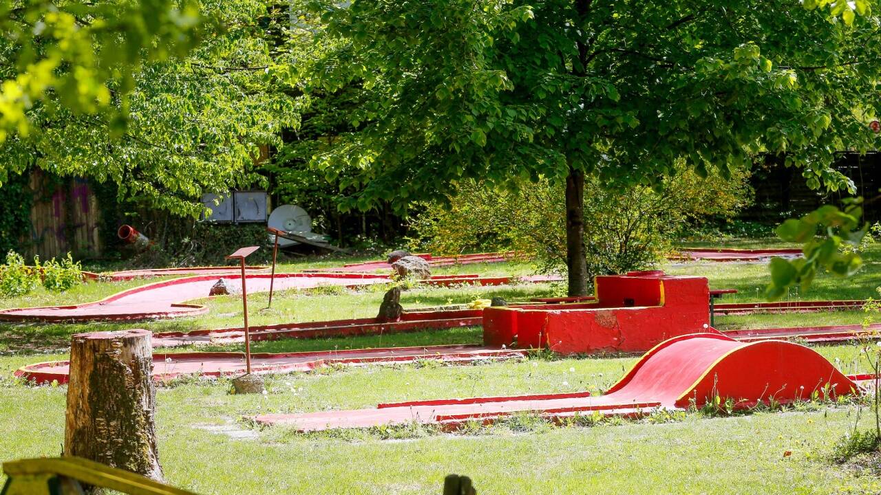 Der Minigolfplatz wird erneuert. 