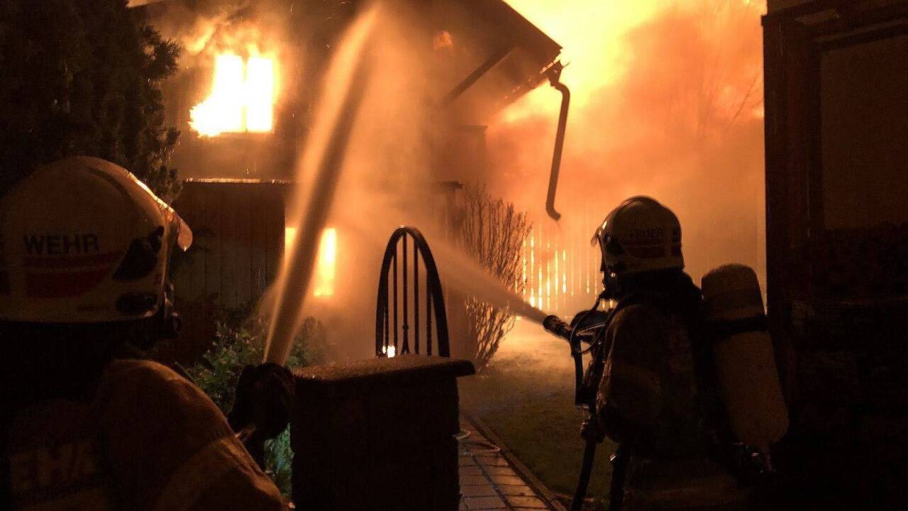 Einsatz für die Feuerwehren in Golling, Bluntaustraße 92.  Einsatz für die Feuerwehren in Golling, Bluntaustraße 92.