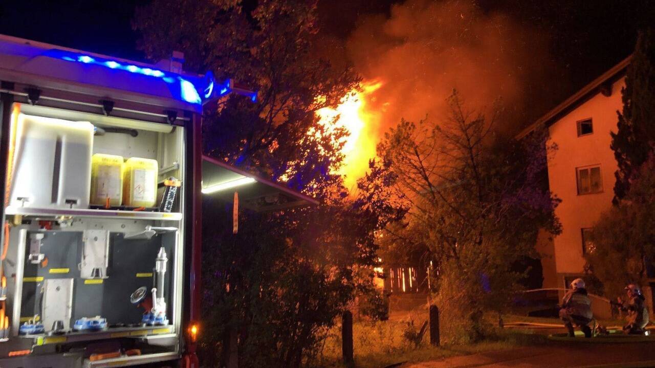 Einsatz für die Feuerwehren in Golling, Bluntaustraße 92.  Einsatz für die Feuerwehren in Golling, Bluntaustraße 92.