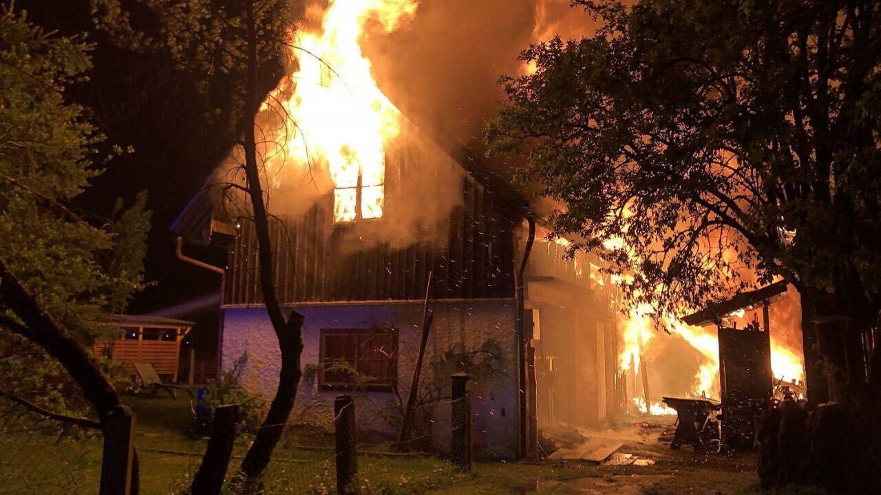 Einsatz für die Feuerwehren in Golling, Bluntaustraße 92.  Einsatz für die Feuerwehren in Golling, Bluntaustraße 92.