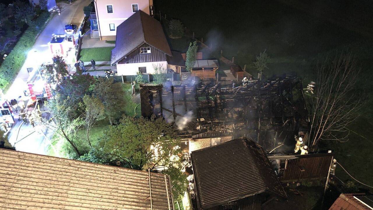 Einsatz für die Feuerwehren in Golling, Bluntaustraße 92.  Einsatz für die Feuerwehren in Golling, Bluntaustraße 92.