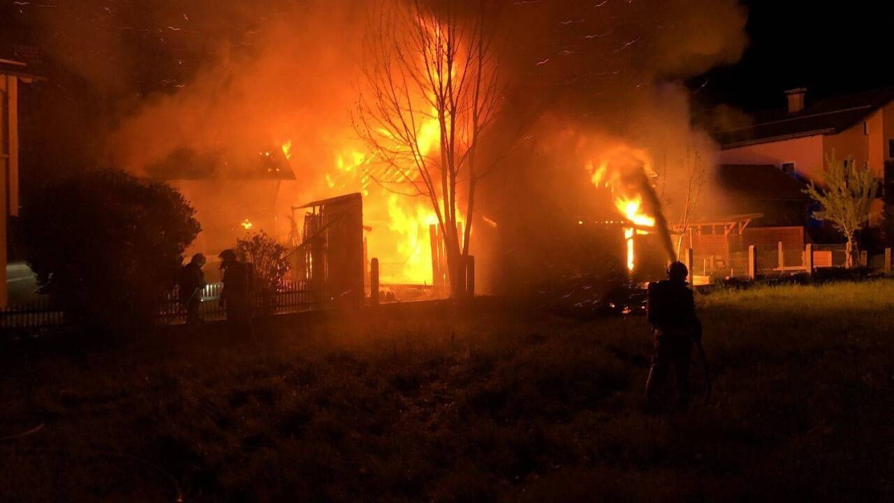 Einsatz für die Feuerwehren in Golling, Bluntaustraße 92.  Einsatz für die Feuerwehren in Golling, Bluntaustraße 92.