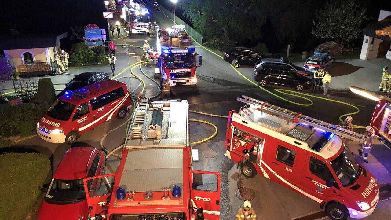 Einsatz für die Feuerwehren in Golling, Bluntaustraße 92.  Einsatz für die Feuerwehren in Golling, Bluntaustraße 92.