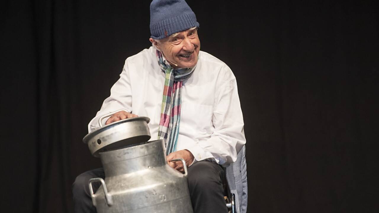 Emil Steinberger unterhält auch mit 86 Jahren noch sein Publikum 